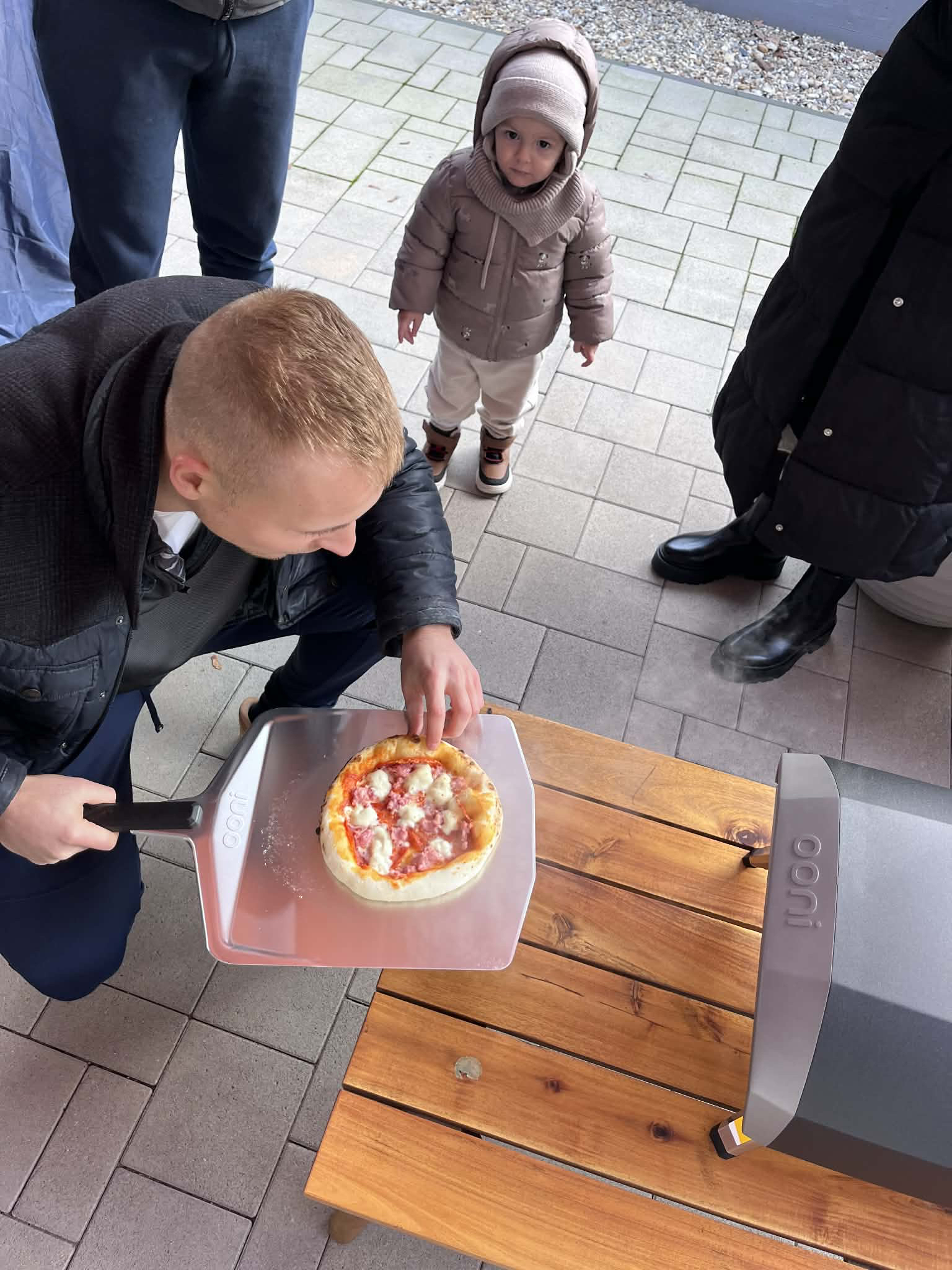 Két pizza az asztalon